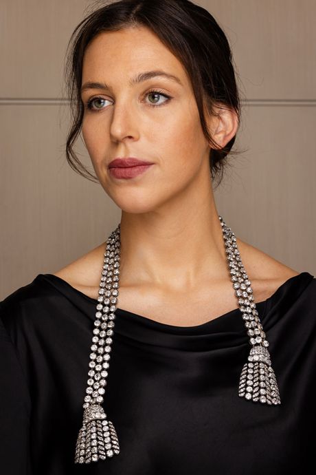 В этом историческом колье неизменным остался и дизайн, и оправа, и камни