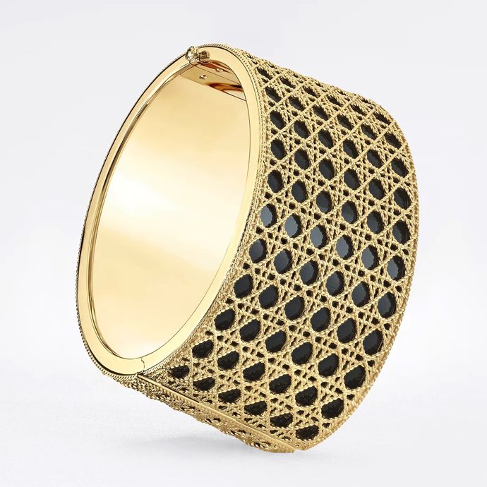 Кольца, тонкие браслеты, браслеты-манжеты и моносерьга из коллекции My Dior