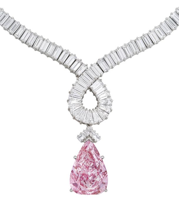Fortune Pink можно достать из кольца и использовать в качестве подвески на бриллиантовом колье из белого золота