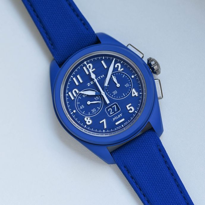 Циферблаты и ремешки модель Chronomaster Sport, Defy Skyline Chronograph, Pilot Chronograph также выполнены в синем цвете