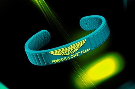 Силиконовый браслет из совместной коллекции Timex × Aston Martin