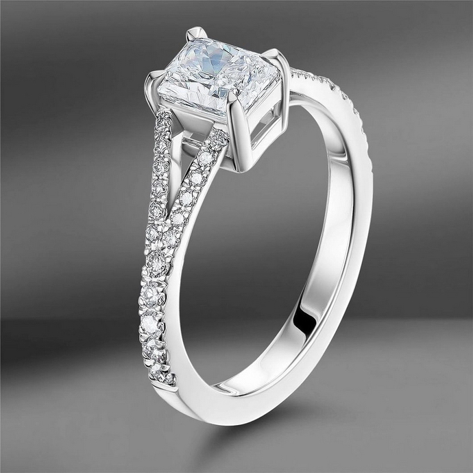 Золотое кольцо Vettore с центральным бриллиантом огранки «радиант» 1.17 Ct