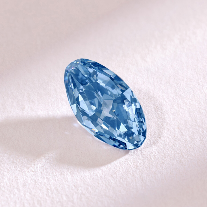 Лидеры аукциона Sotheby’s High Jewelry в Женеве: ярко-голубой бриллиант, серьги с ярко-жёлтыми бриллиантами и кольцо с рубином