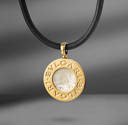 продажа Пoдвескa c ониксом и перламутром Bvlgari Tondo в салоне «Emporium Gold»